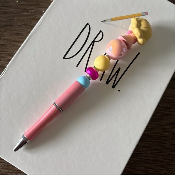 Disney Doorables: The Princess & The Frog: Charlotte handmade beaded pen - Picture 3 of 3